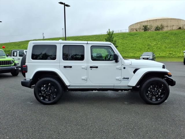 Used 2025 Jeep Wrangler Unlimited Sahara w/ Safety Group AWD/4WD image 3
