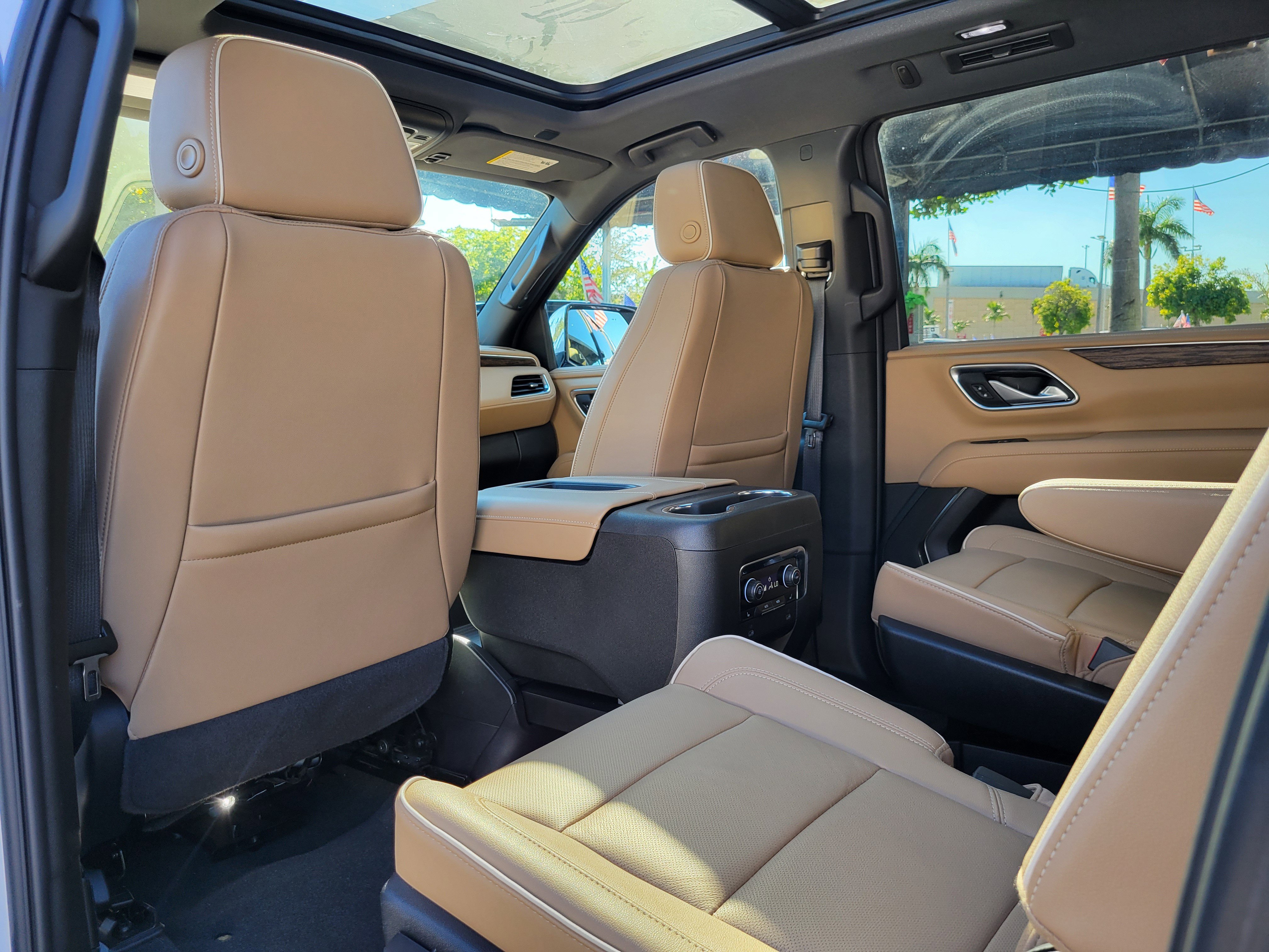 Used 2024 Chevrolet Suburban Premier w/ Premium Package image 16