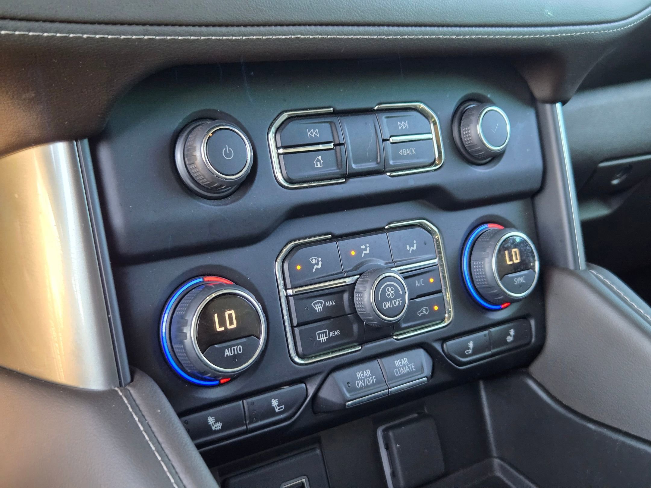 Used 2022 Chevrolet Tahoe Z71 w/ Z71 Off-Road Package image 18