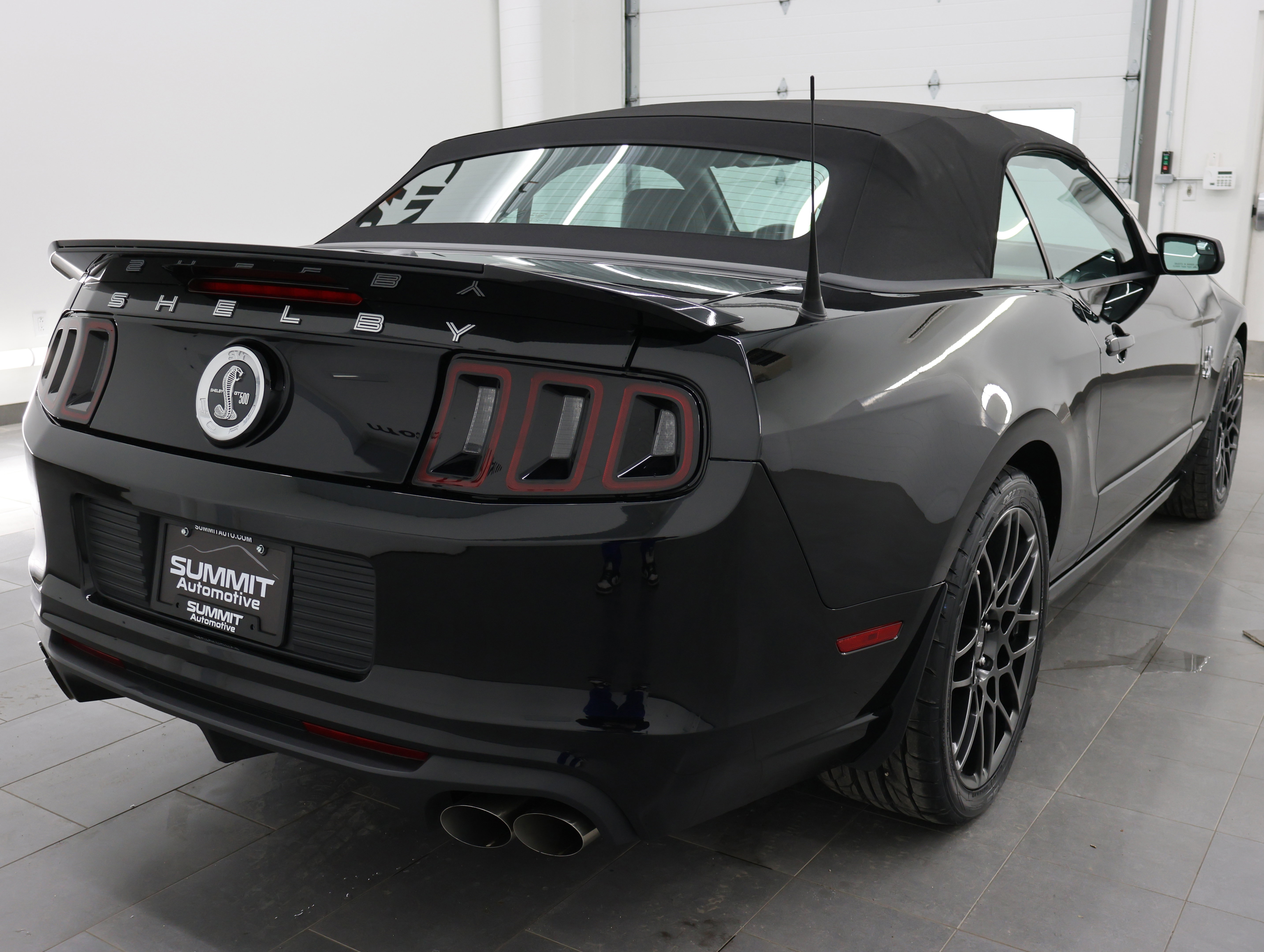 Used 2013 Ford Mustang Shelby GT500 RWD image 4