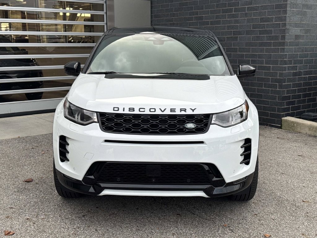 New 2026 Land Rover Discovery Sport Landmark AWD/4WD image 2