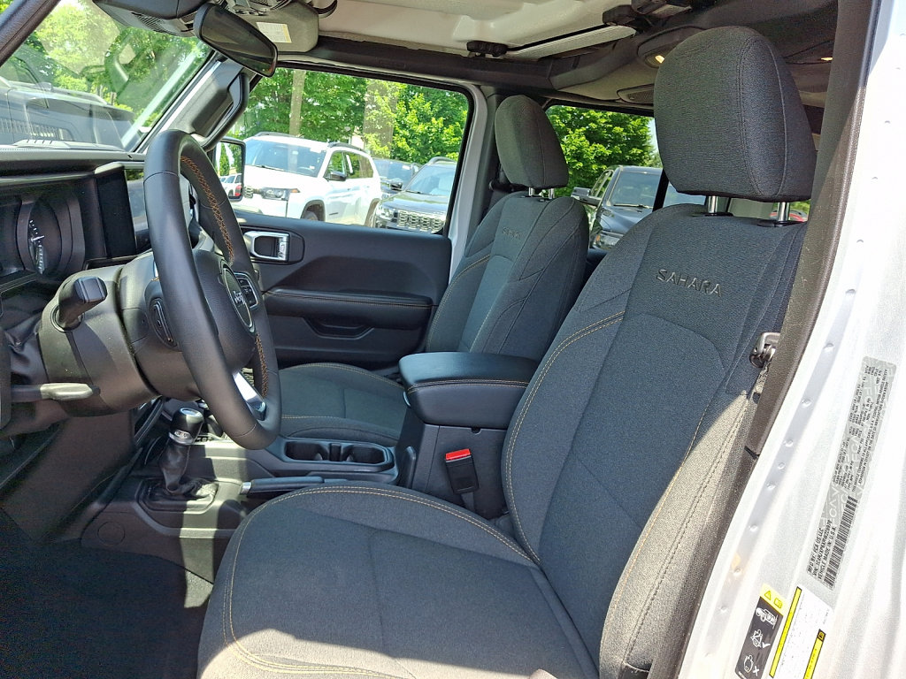 Used 2024 Jeep Wrangler Unlimited Sahara AWD/4WD image 23