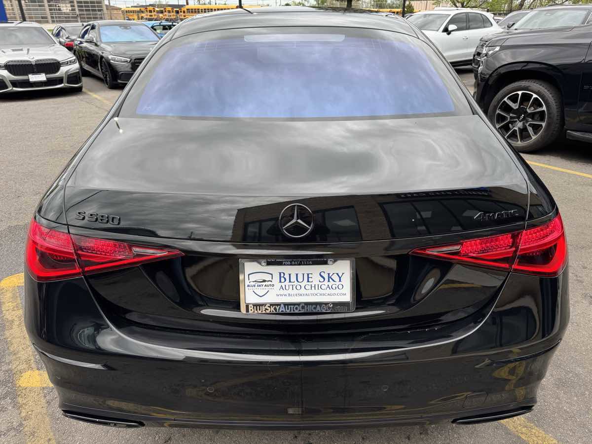 Used 2022 Mercedes-Benz S 580 4MATIC Sedan w/ AMG Line Package image 6