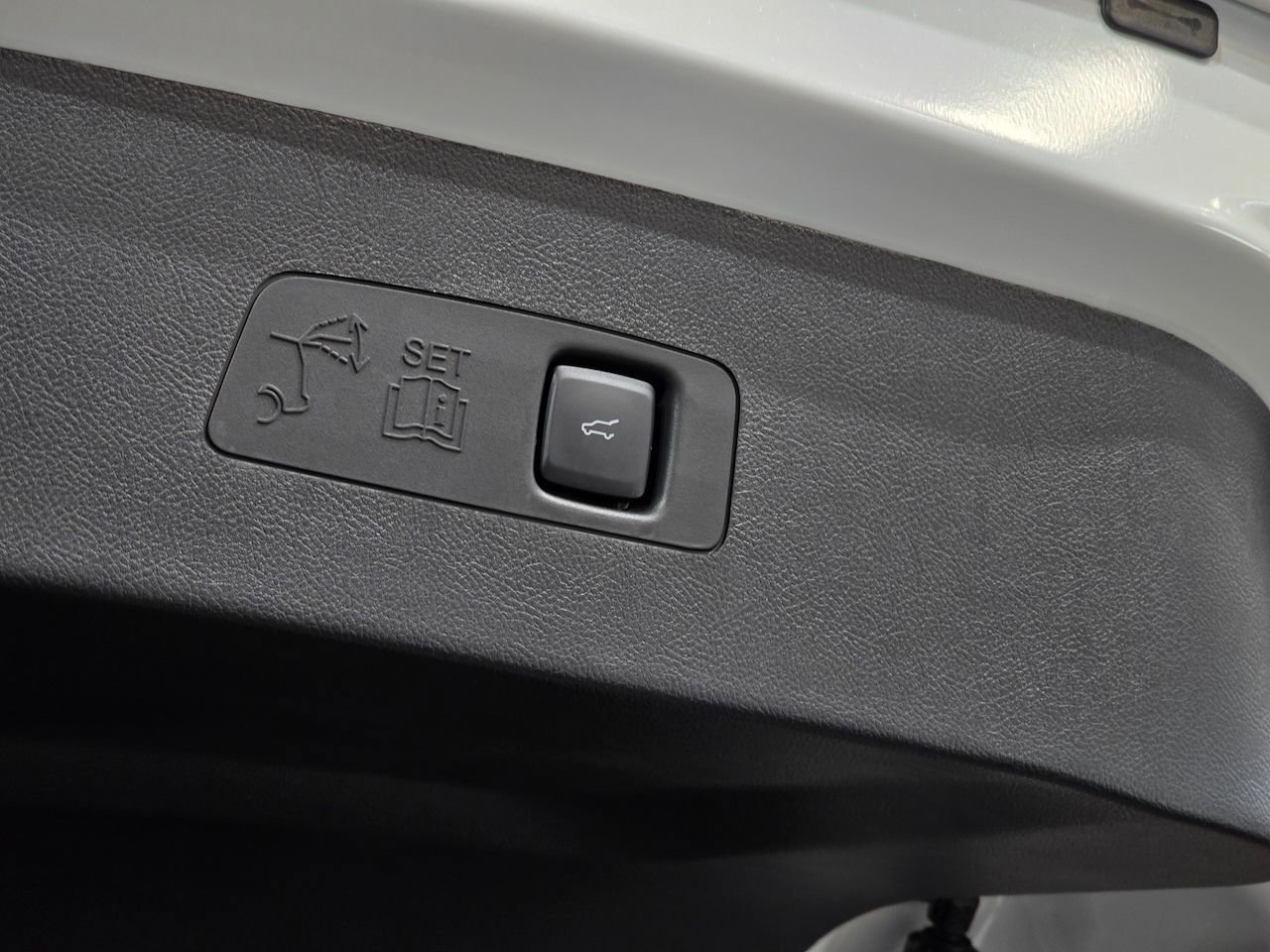 New 2026 Lincoln Corsair Premiere image 9