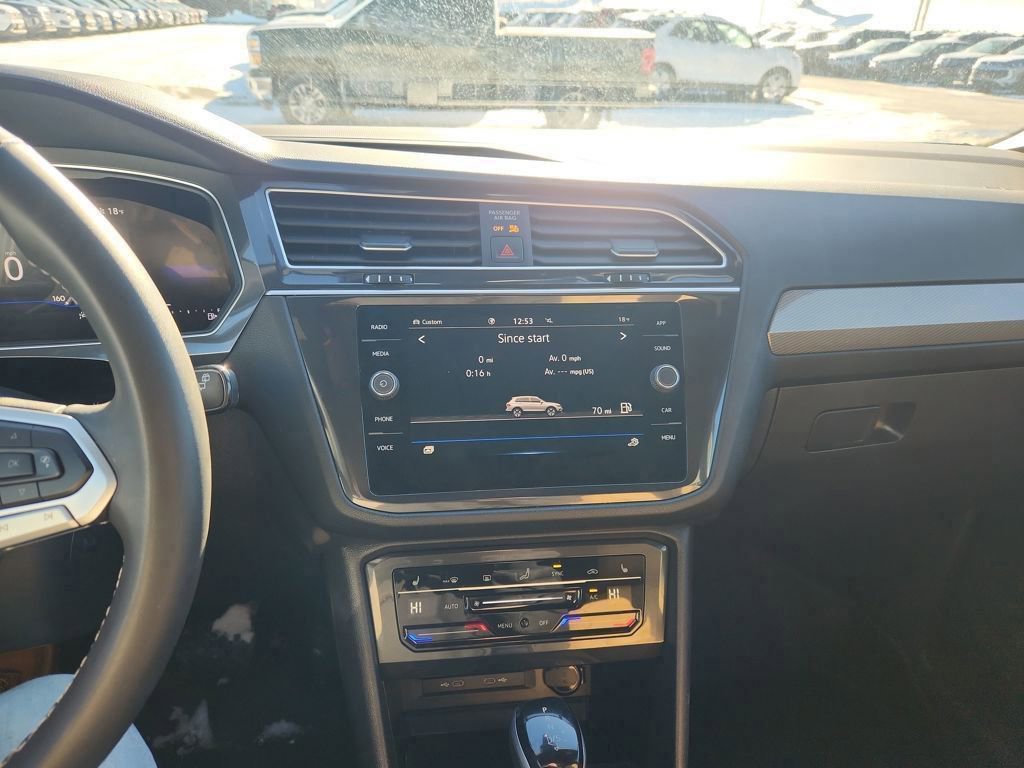 Certified 2024 Volkswagen Tiguan SE image 16