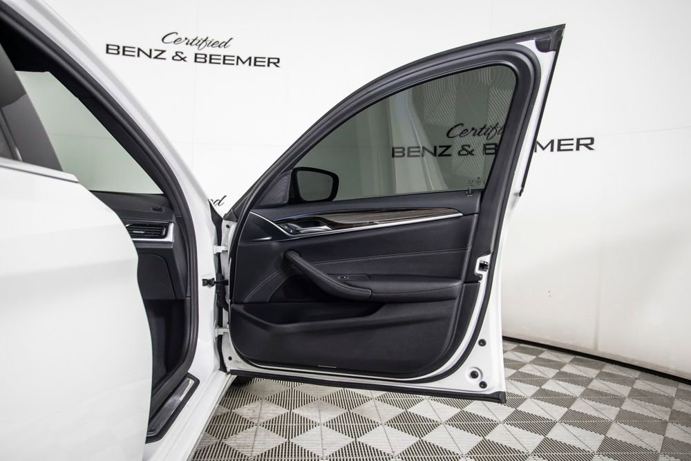 Used 2021 BMW 530e w/ Convenience Package image 22