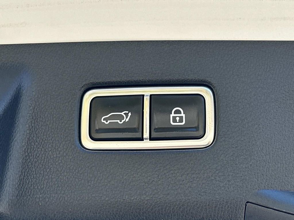 Used 2023 Kia Sorento SX image 19