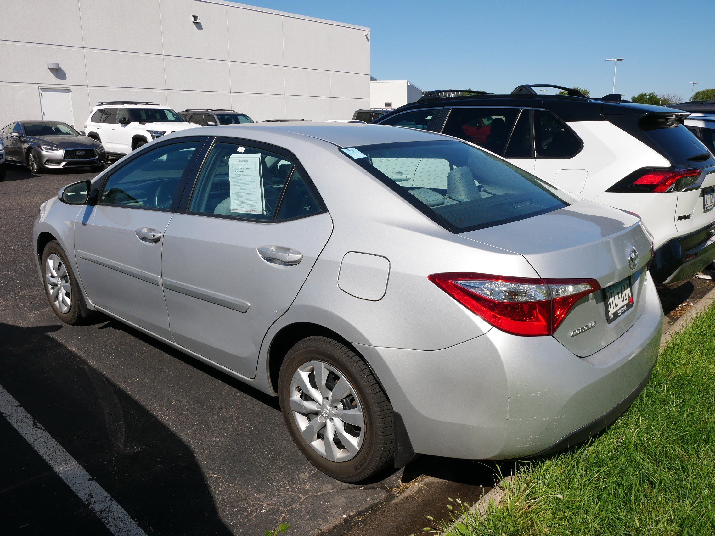 Used 2015 Toyota Corolla LE FWD image 7