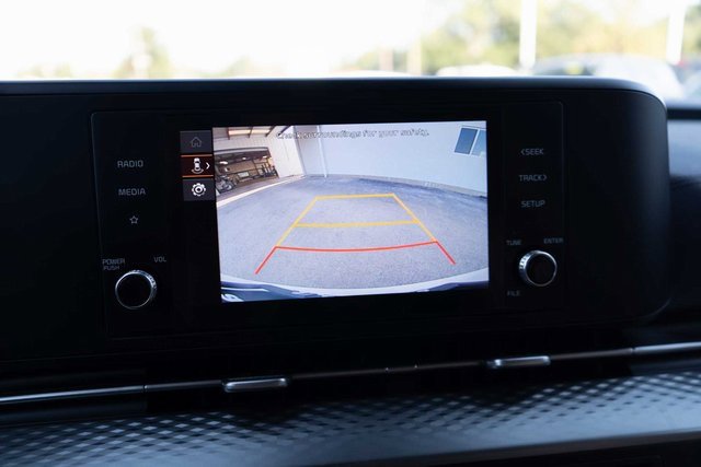 Used 2024 Kia Carnival LX image 23