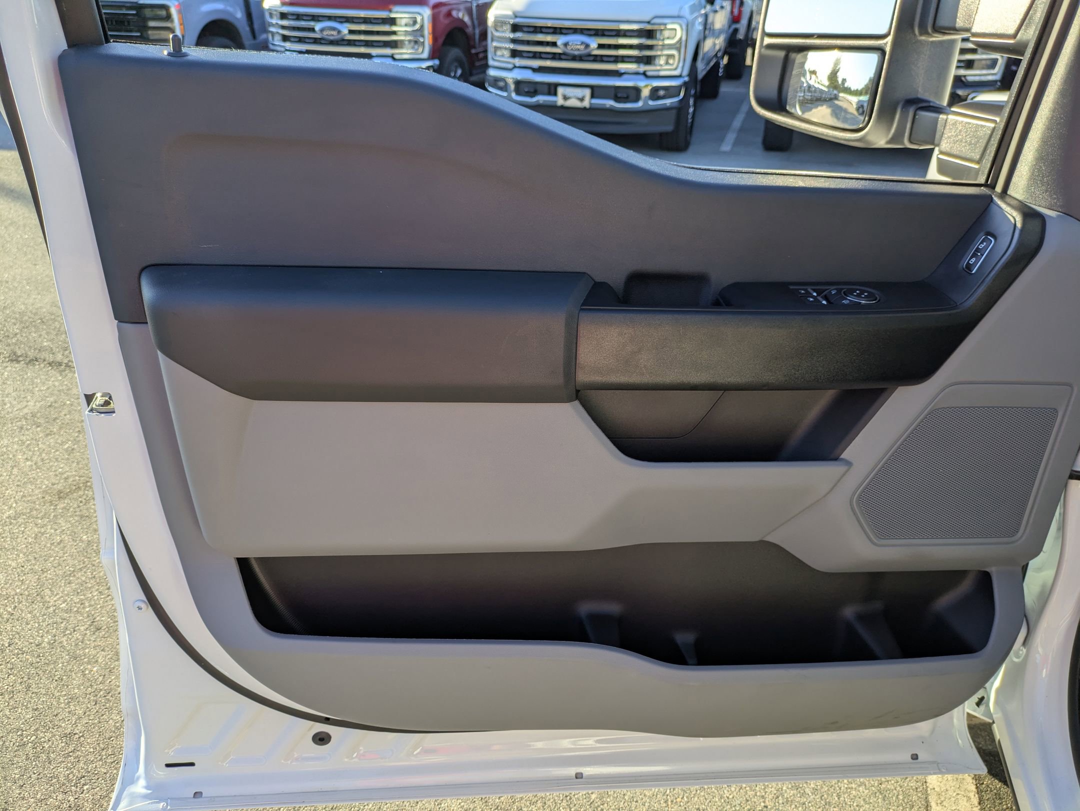 Certified 2025 Ford F250 XLT w/ F-250 >10K GVWR Package image 16