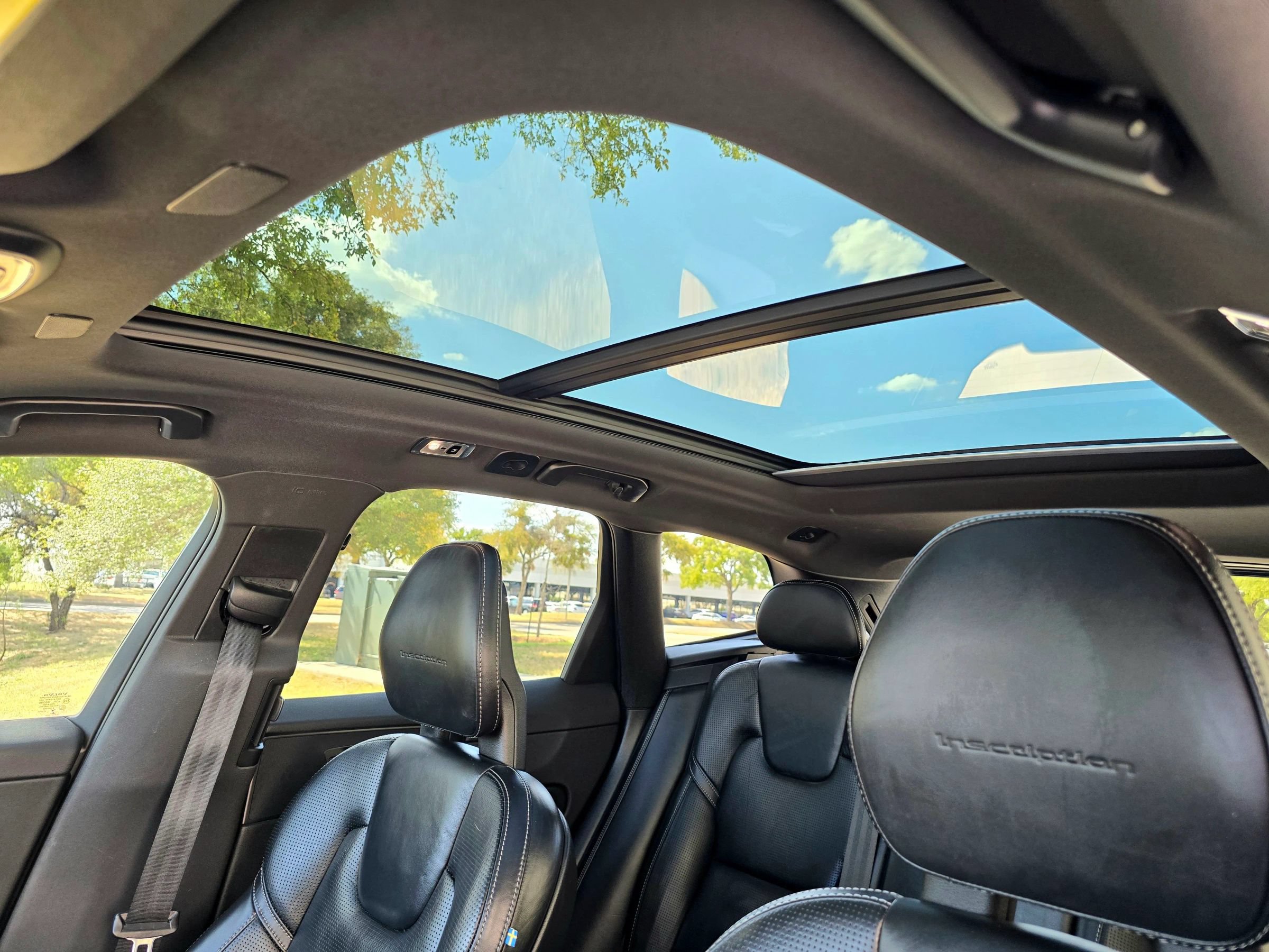 Used 2018 Volvo XC60 T6 Inscription w/ Luxury Seat Package AWD/4WD image 42