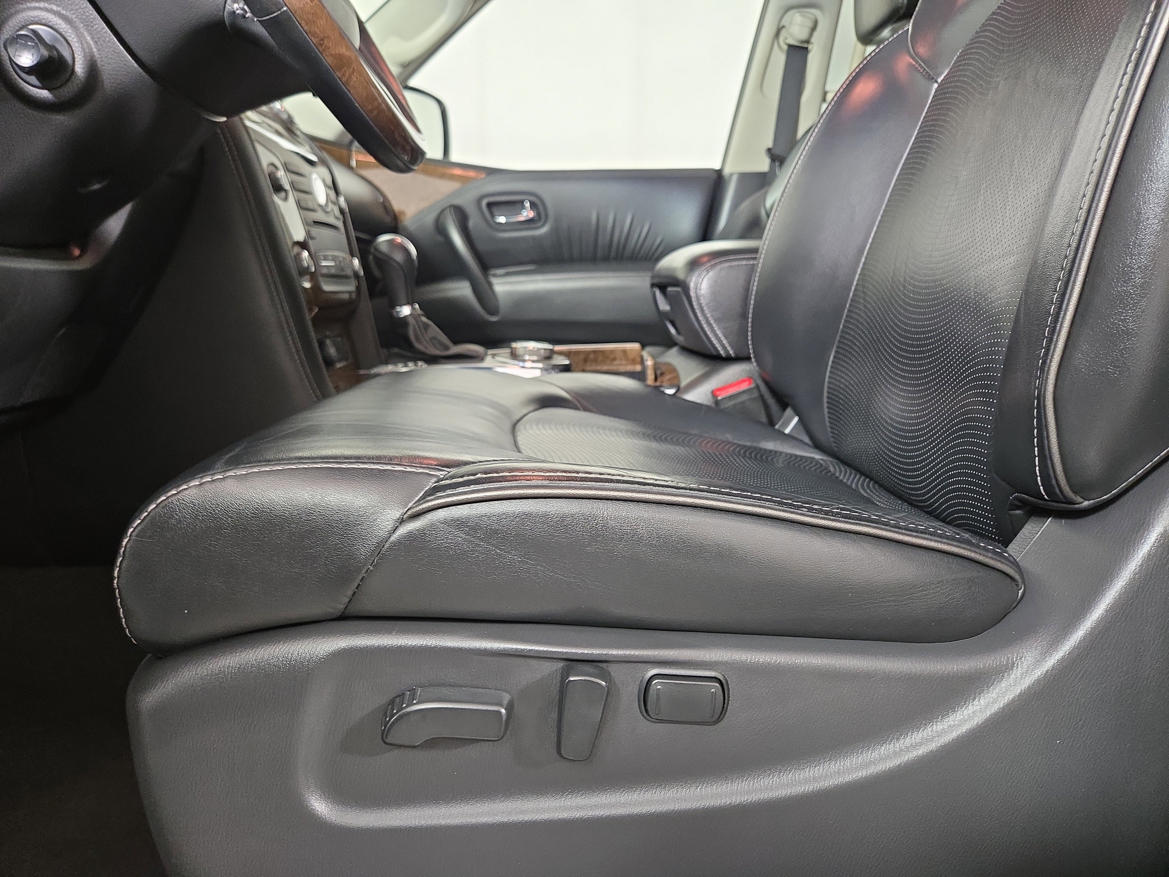 Used 2017 INFINITI QX80 4WD w/ Driver Assistance Package image 31