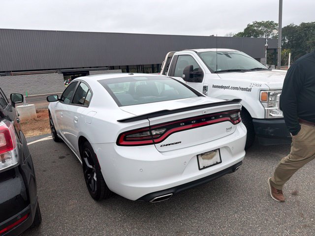 Used 2019 Dodge Charger SXT w/ Blacktop Package RWD image 4