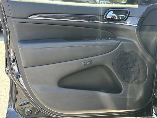 Used 2020 Jeep Grand Cherokee Overland RWD image 13