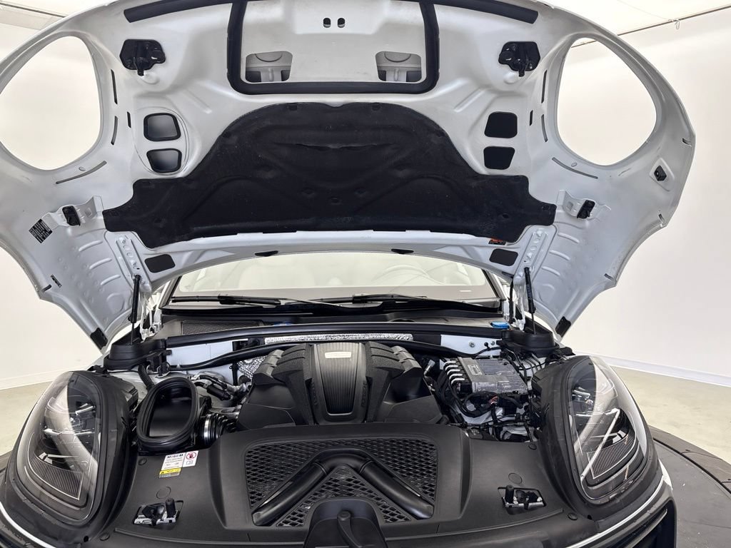 Certified 2023 Porsche Macan S AWD/4WD image 13