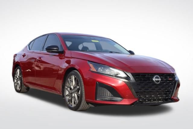 Used 2023 Nissan Altima 2.0 SR image 1