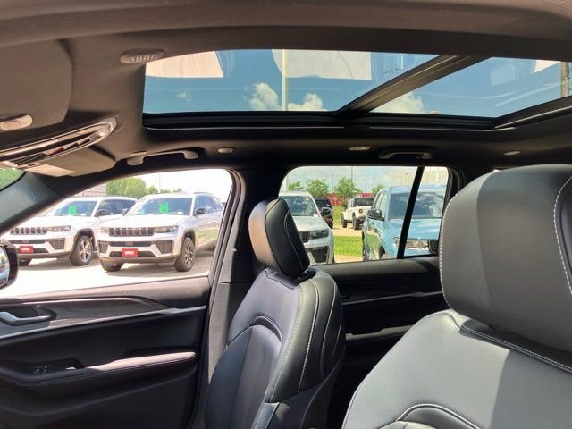 New 2026 Jeep Grand Cherokee Limited AWD/4WD image 13