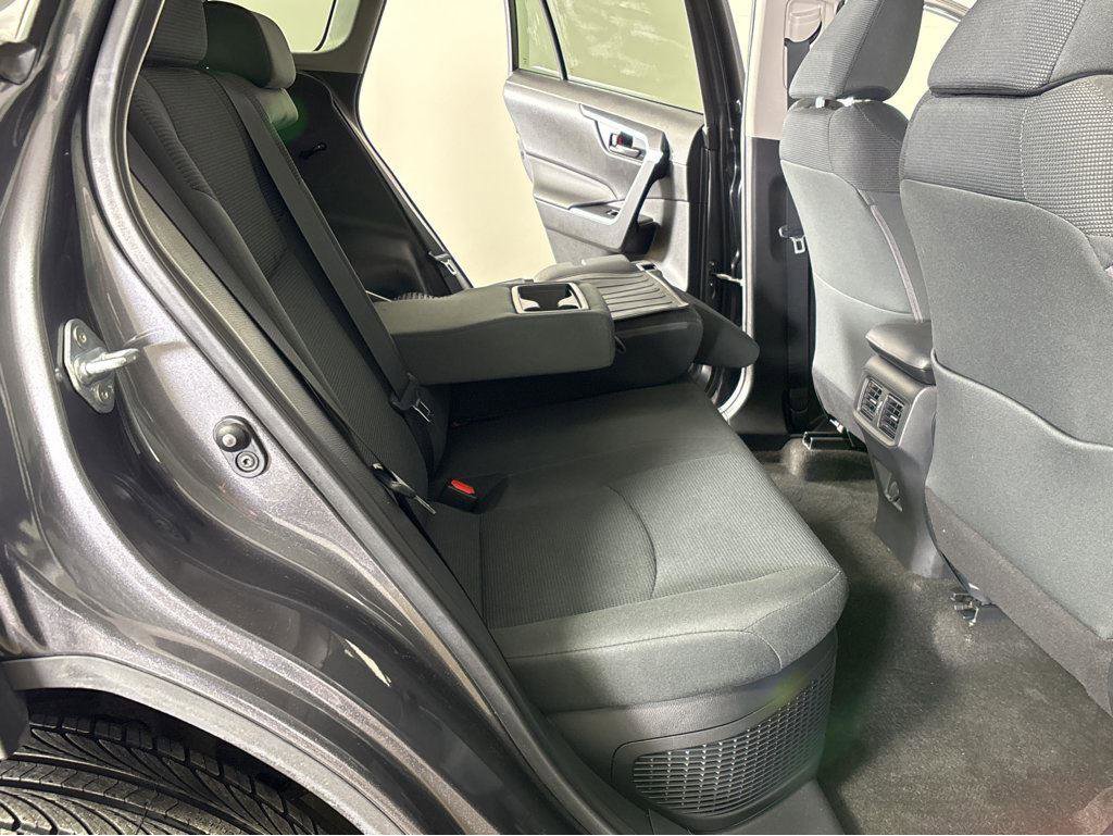 Used 2021 Toyota RAV4 LE image 31