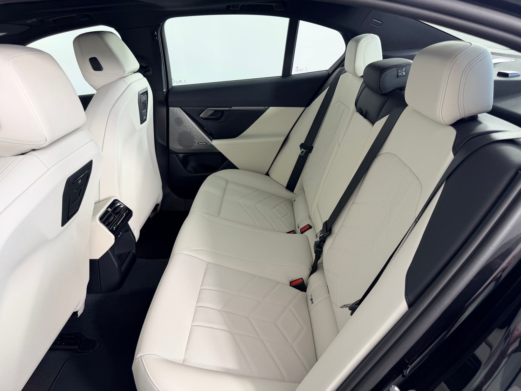 New 2027 BMW 530i RWD image 13