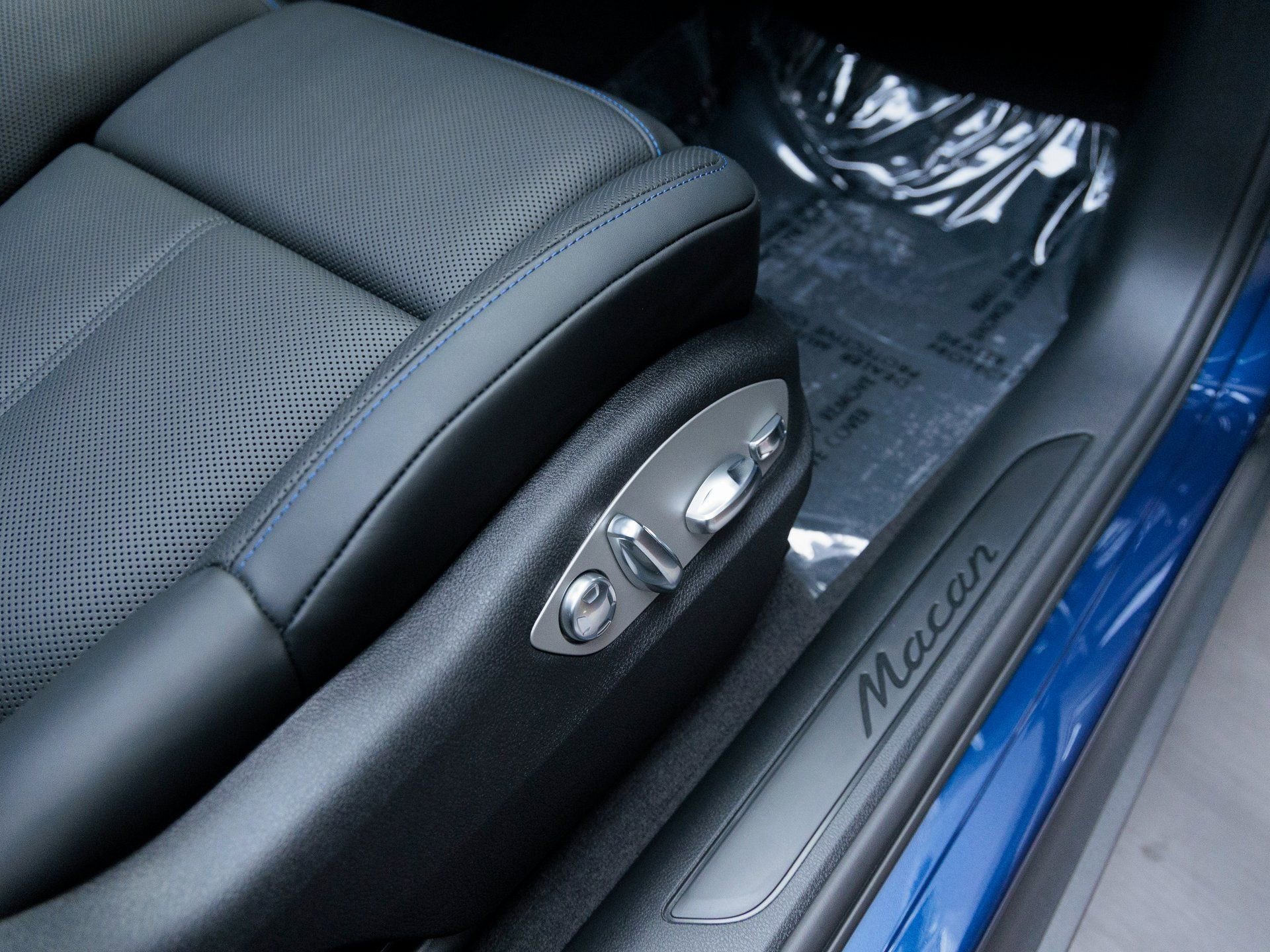 New 2025 Porsche Macan AWD/4WD image 28