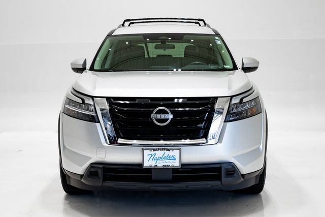 Used 2023 Nissan Pathfinder SV AWD/4WD image 4