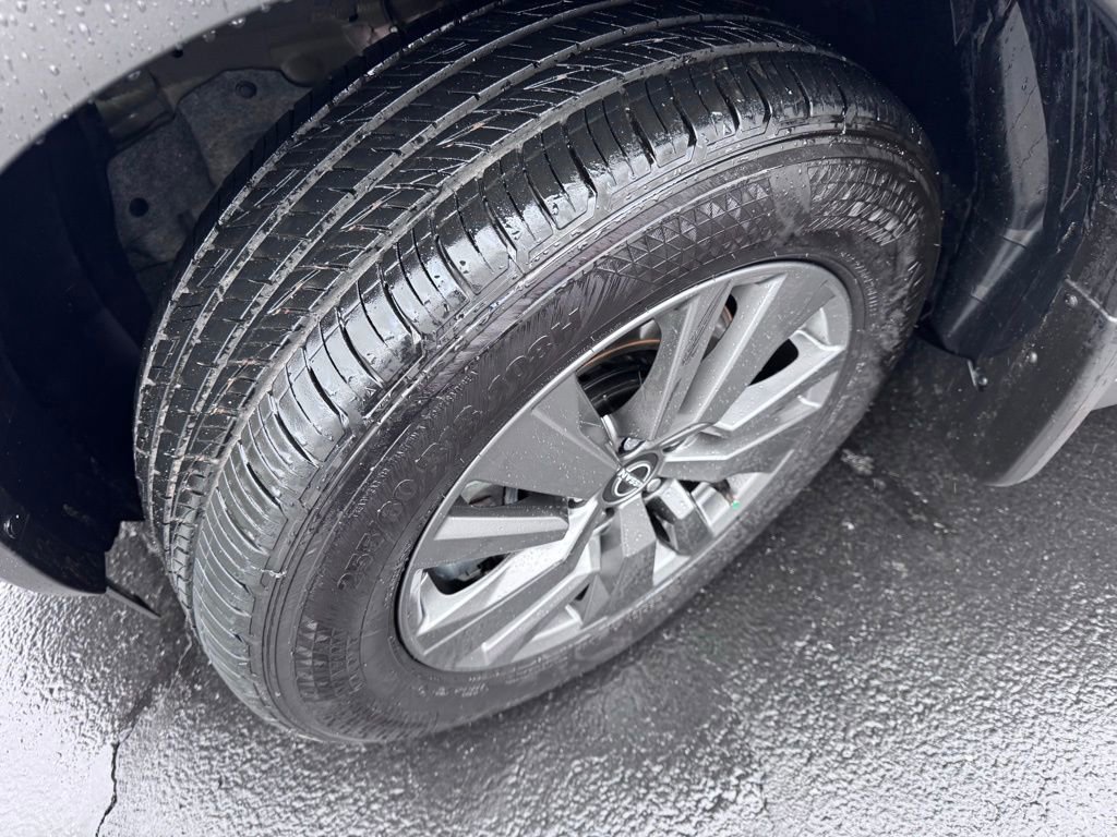 Used 2025 Nissan Pathfinder S image 12