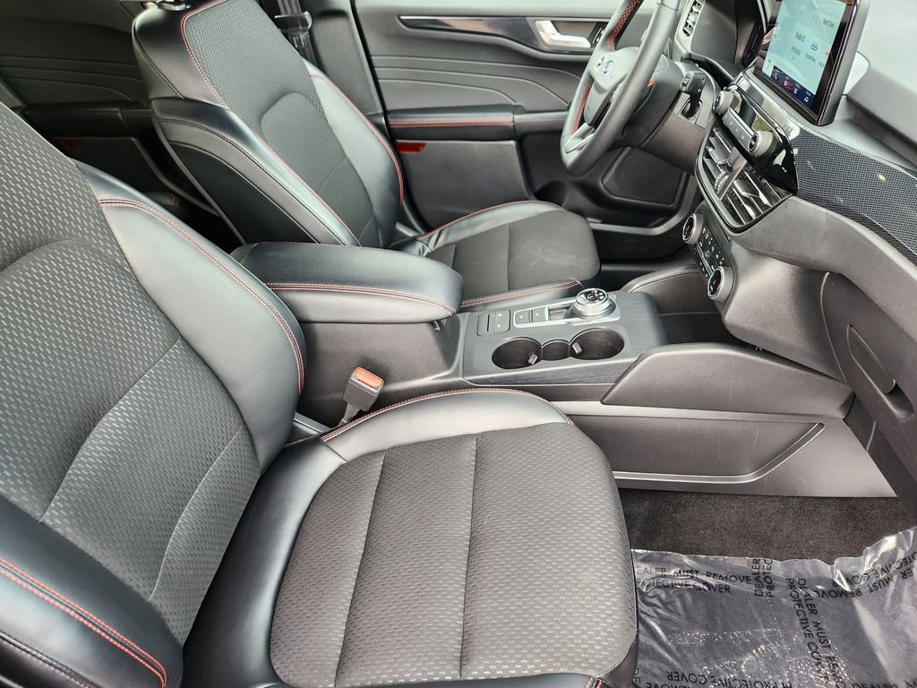 Used 2025 Ford Escape ST-Line Select AWD/4WD image 5