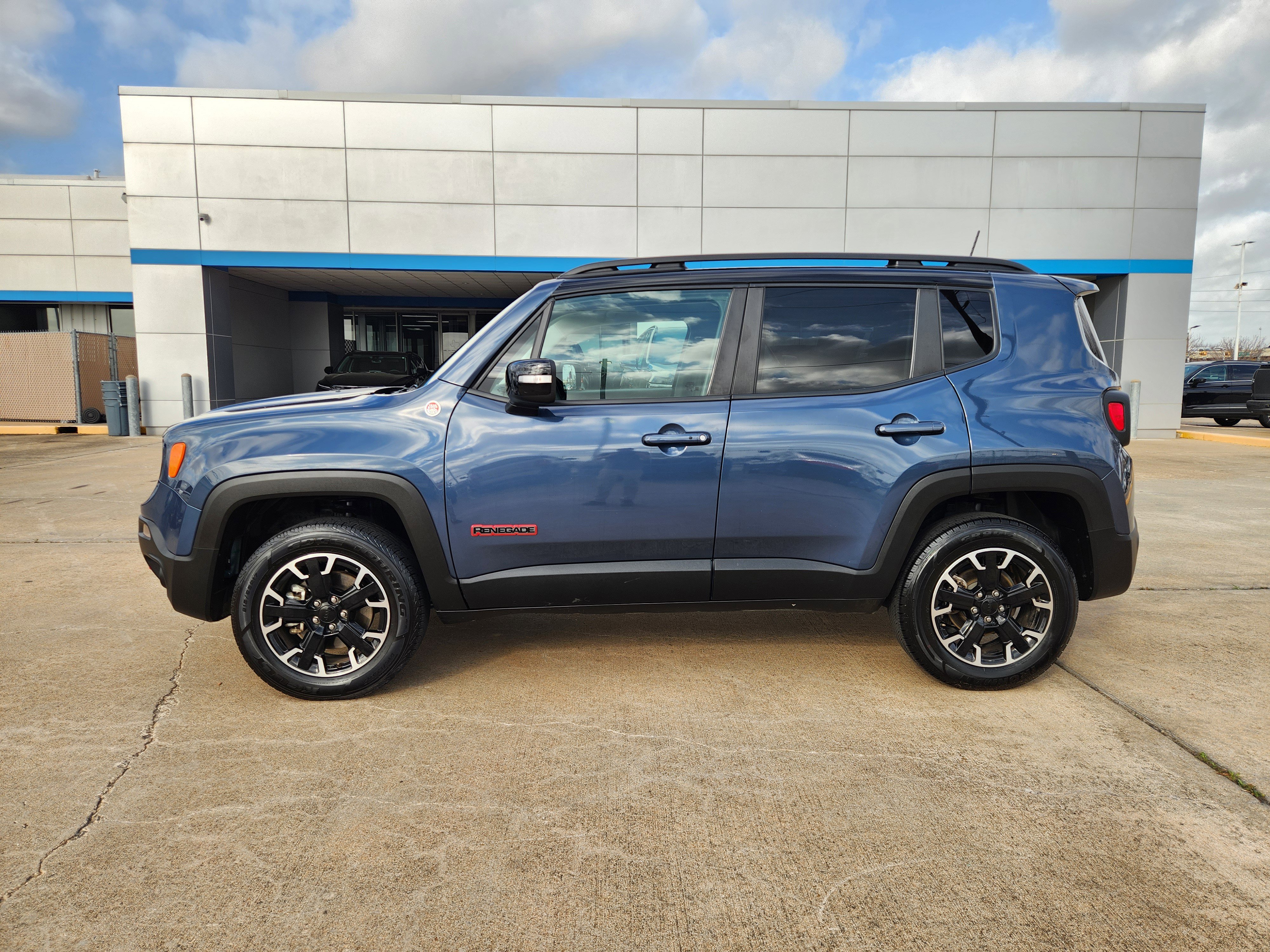 Used 2023 Jeep Renegade Trailhawk image 5