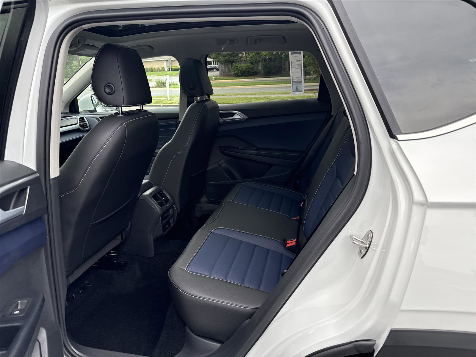 New 2025 Volkswagen Taos SEL image 27