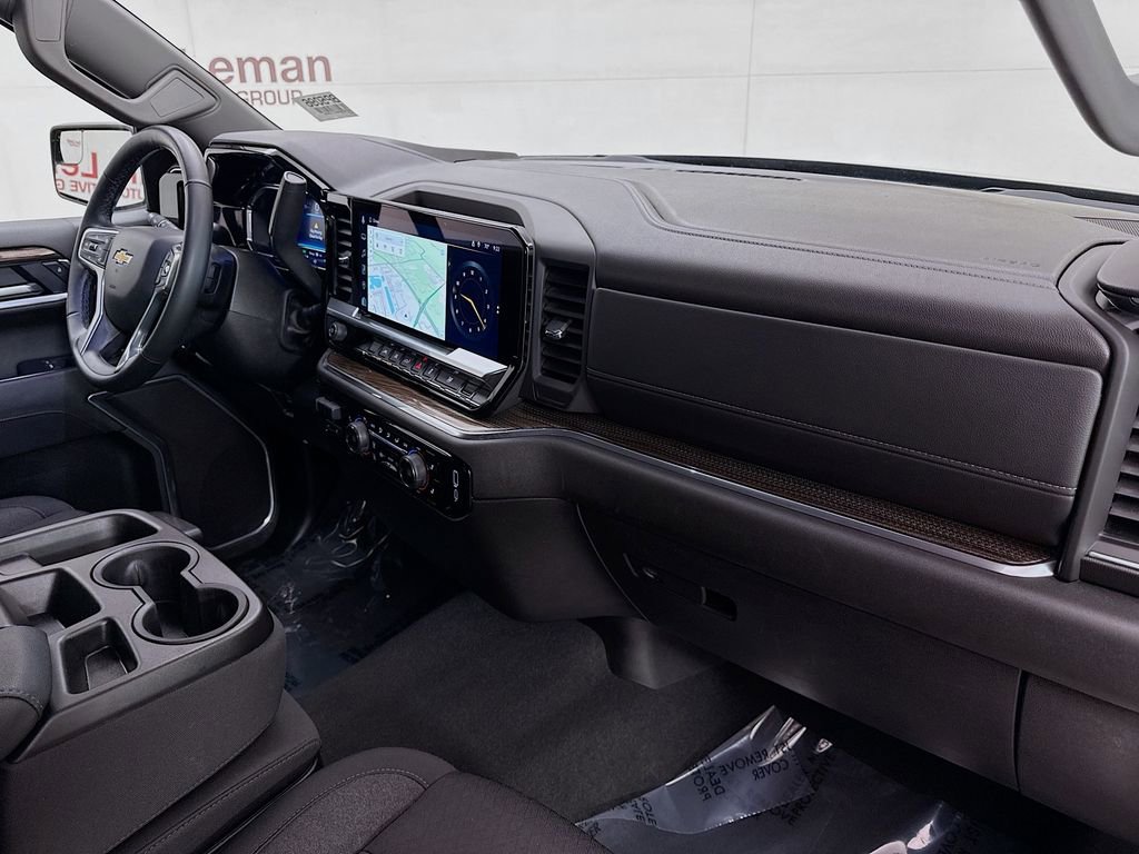 Used 2025 Chevrolet Silverado 1500 LT AWD/4WD image 32