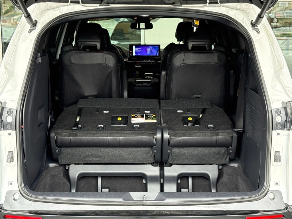 Certified 2025 Toyota Sienna XSE w/ XSE Premium Package AWD/4WD image 18