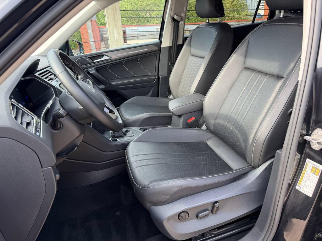 Certified 2023 Volkswagen Tiguan SE FWD image 13