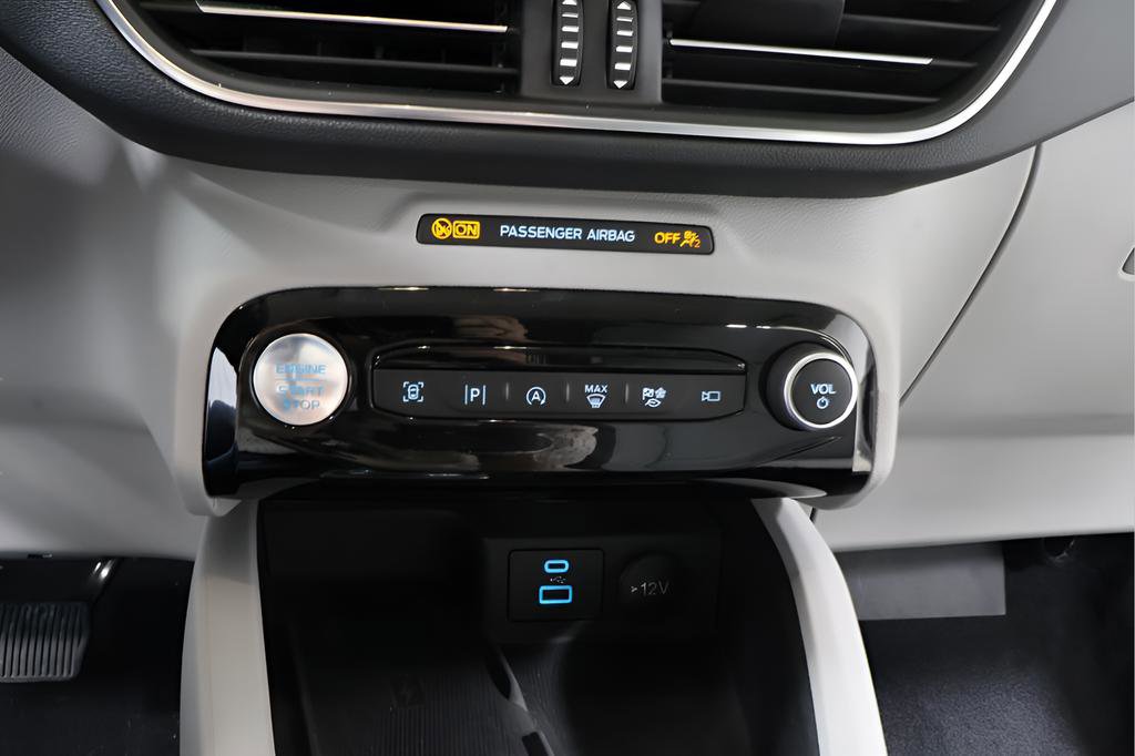 Used 2023 Ford Escape Platinum image 10