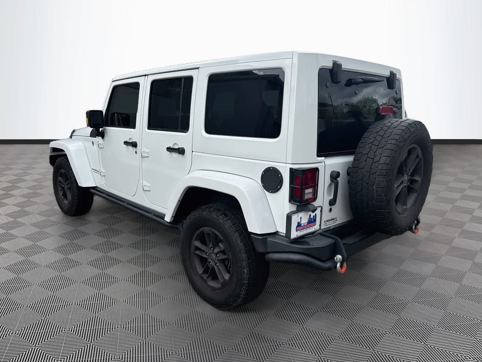 Used 2017 Jeep Wrangler Unlimited Sahara AWD/4WD image 7