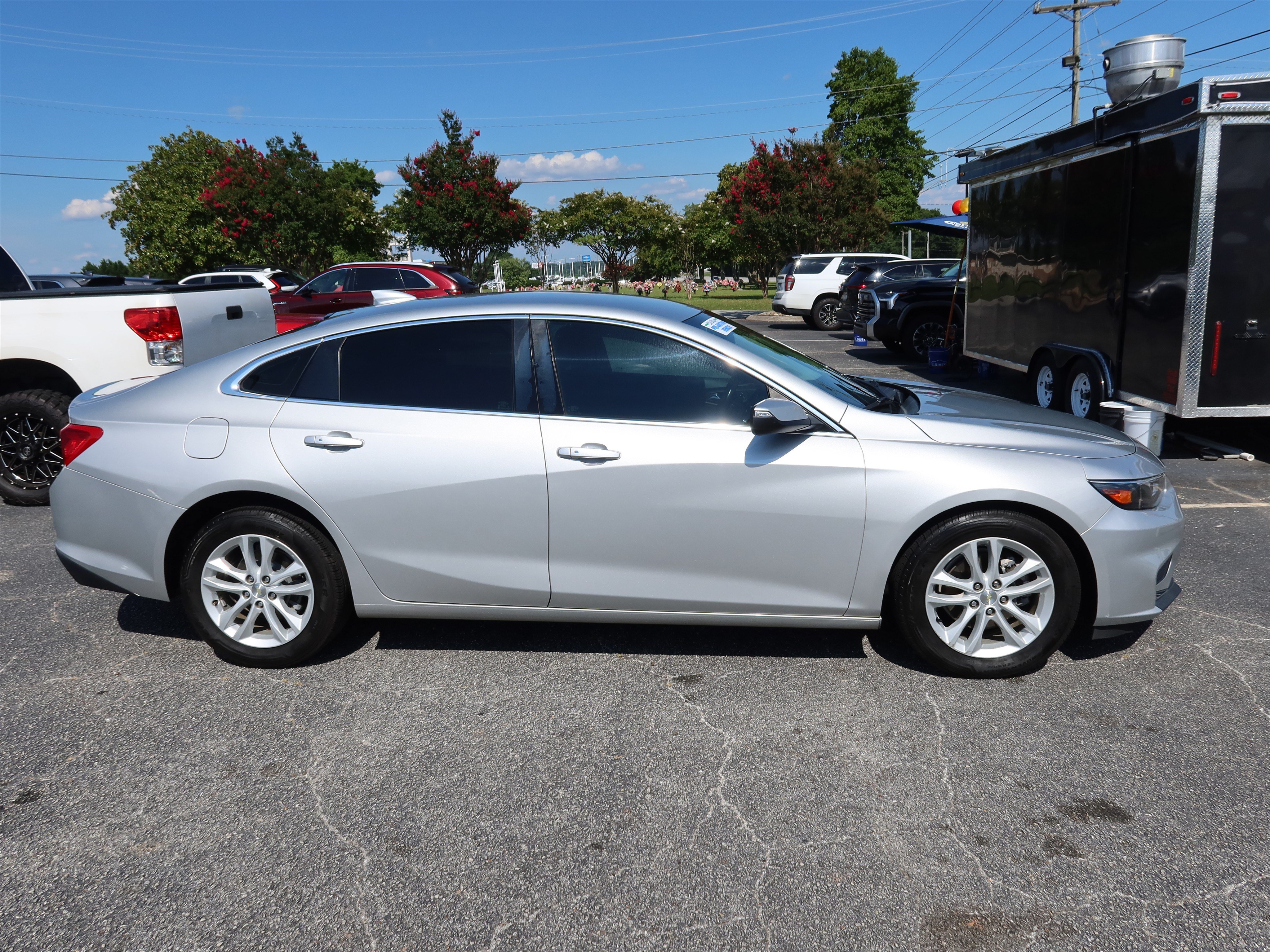 Used 2018 Chevrolet Malibu LT FWD image 3