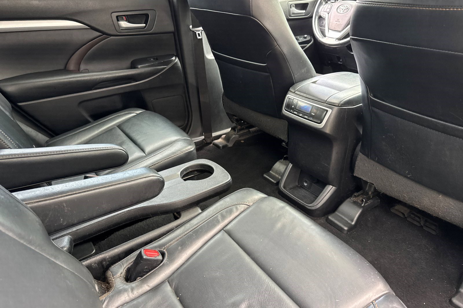 Used 2016 Toyota Highlander XLE AWD/4WD image 29