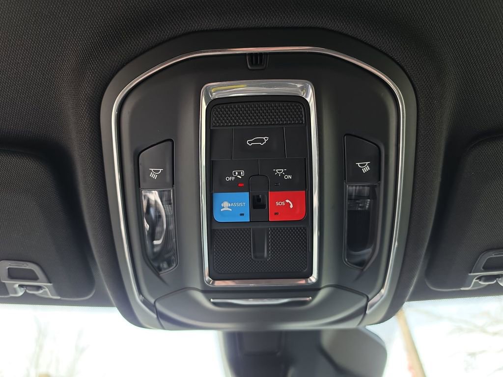 Used 2025 Jeep Grand Cherokee Laredo w/ Luxury Tech Group I image 20