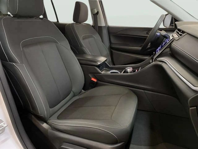 Used 2024 Jeep Grand Cherokee Laredo RWD image 71