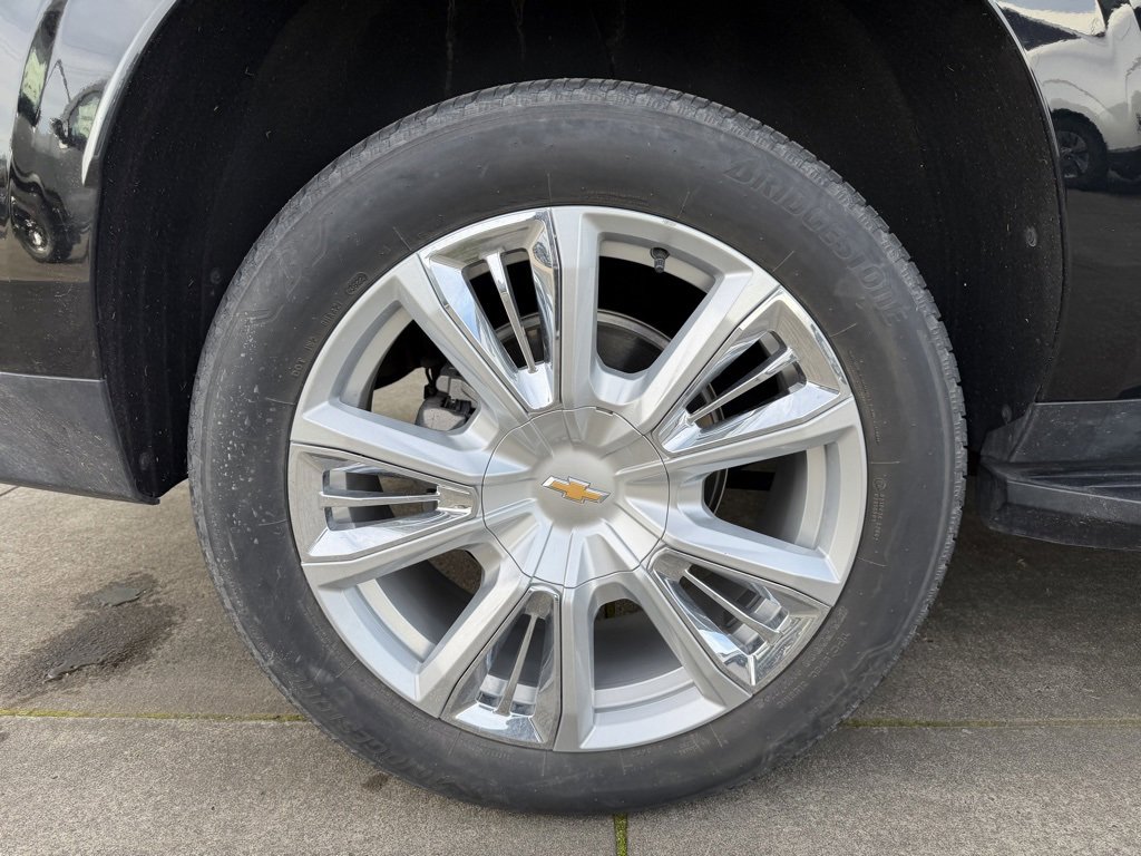 Used 2023 Chevrolet Suburban High Country image 9