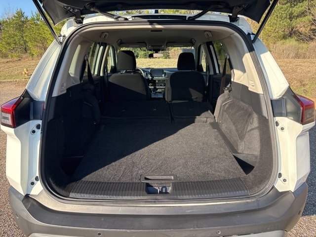 Used 2023 Nissan Rogue S image 11