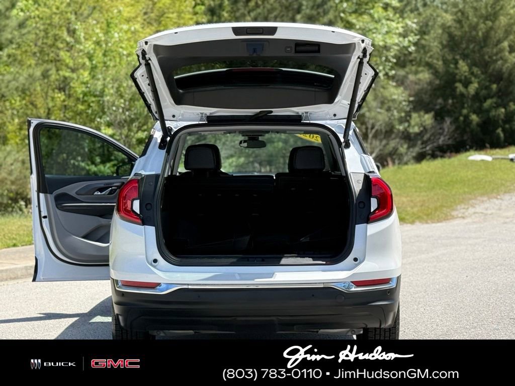 Used 2022 GMC Terrain SLT w/ LPO, Floor Liner Package image 17
