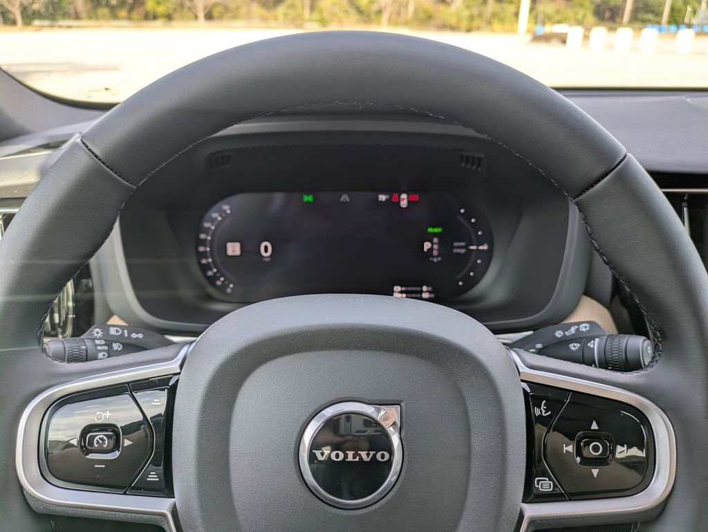 New 2026 Volvo XC60 T8 Core image 38