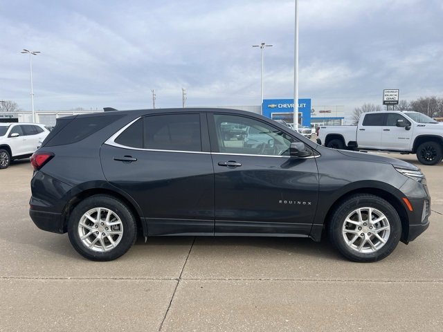 Used 2023 Chevrolet Equinox LT image 2