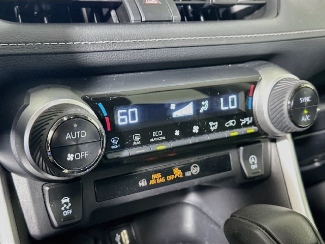 Used 2025 Toyota RAV4 XLE FWD image 19