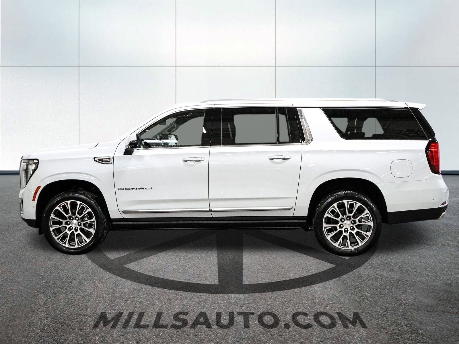 New 2026 GMC Yukon XL Denali w/ Denali Reserve Package image 3