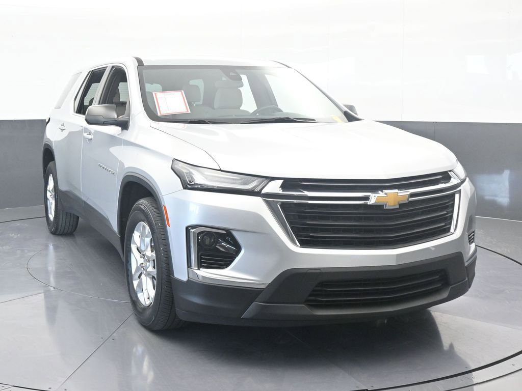 Used 2022 Chevrolet Traverse LS image 9