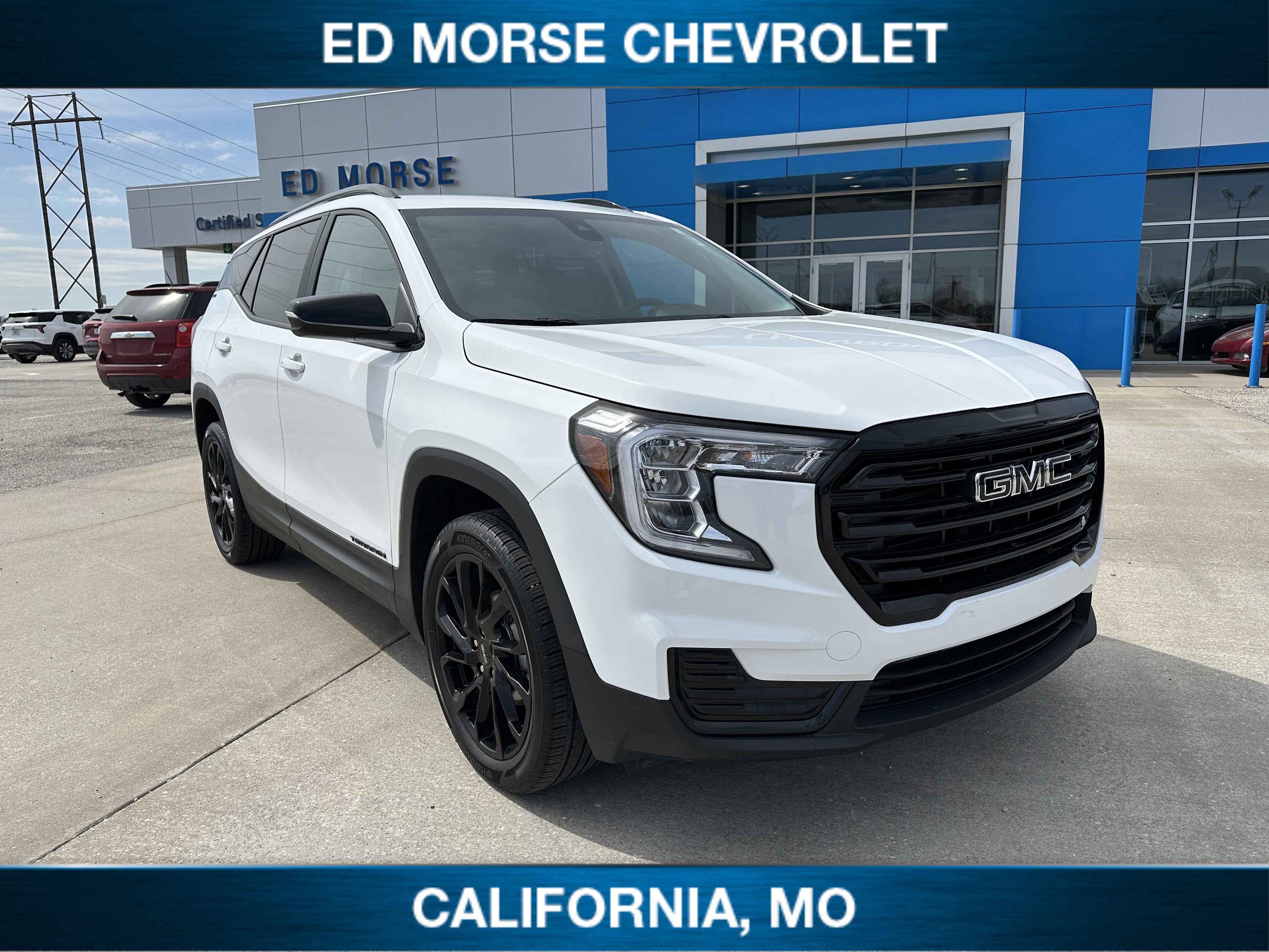 Used 2023 GMC Terrain SLE w/ Driver Convenience Package image 1