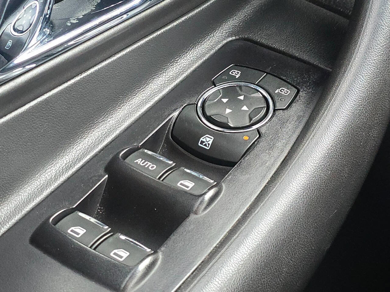 Used 2018 Ford Taurus SHO image 28