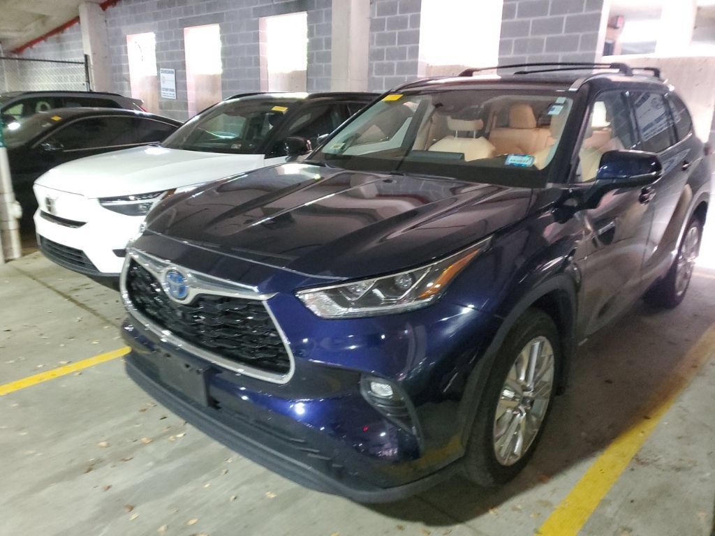 Used 2021 Toyota Highlander Limited AWD/4WD image 11