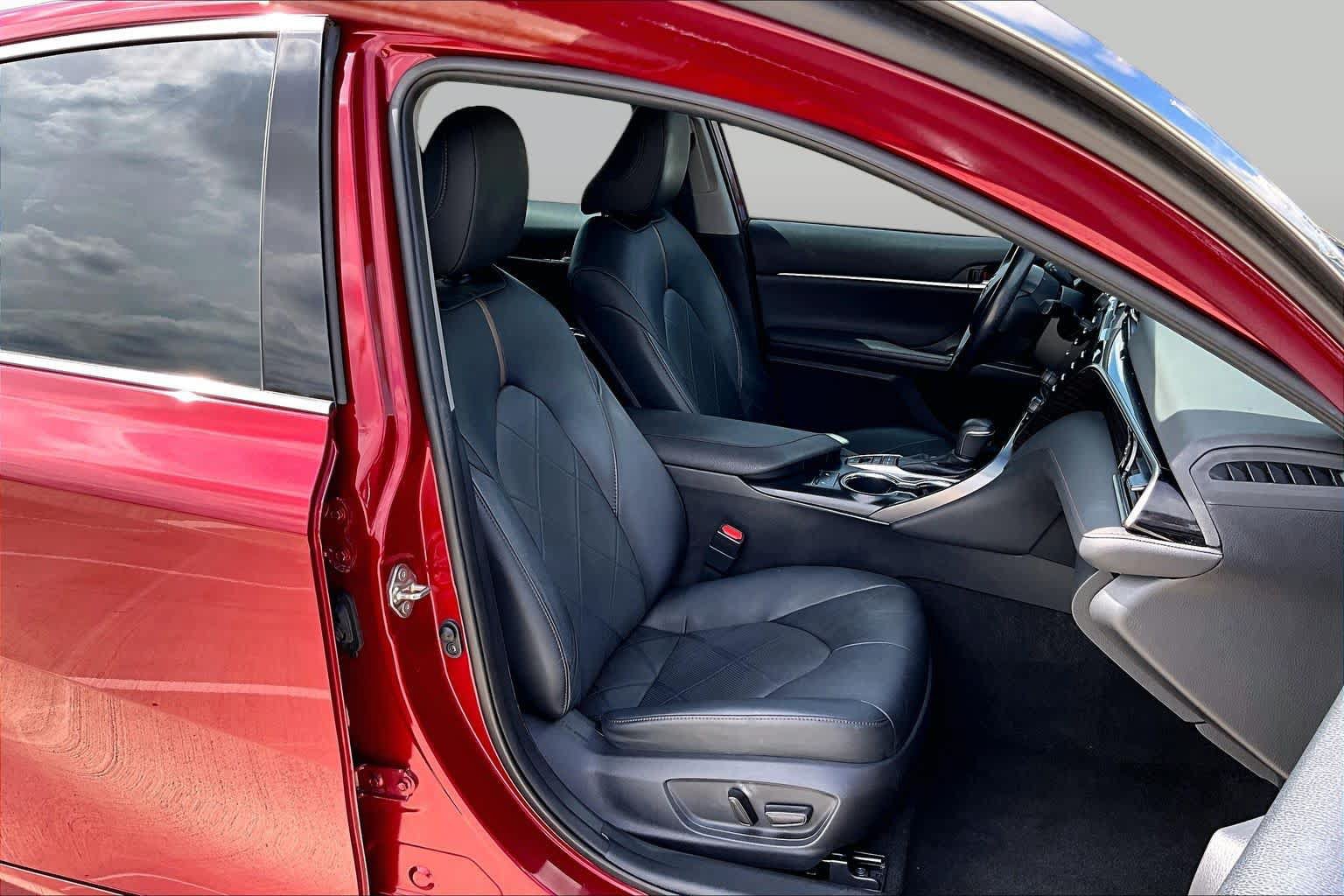 Used 2019 Toyota Camry XLE FWD image 9